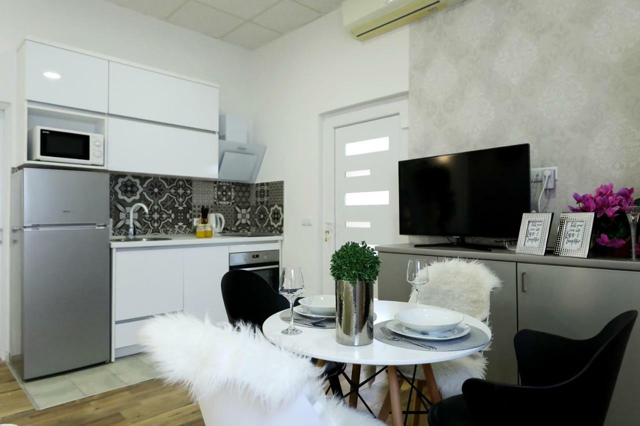 Studio Apartman Summer Flower Zadar Extérieur photo