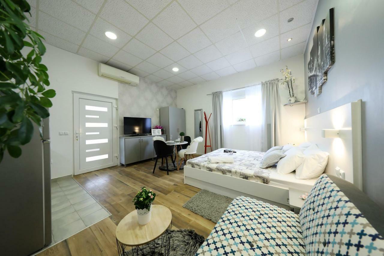 Studio Apartman Summer Flower Zadar Extérieur photo