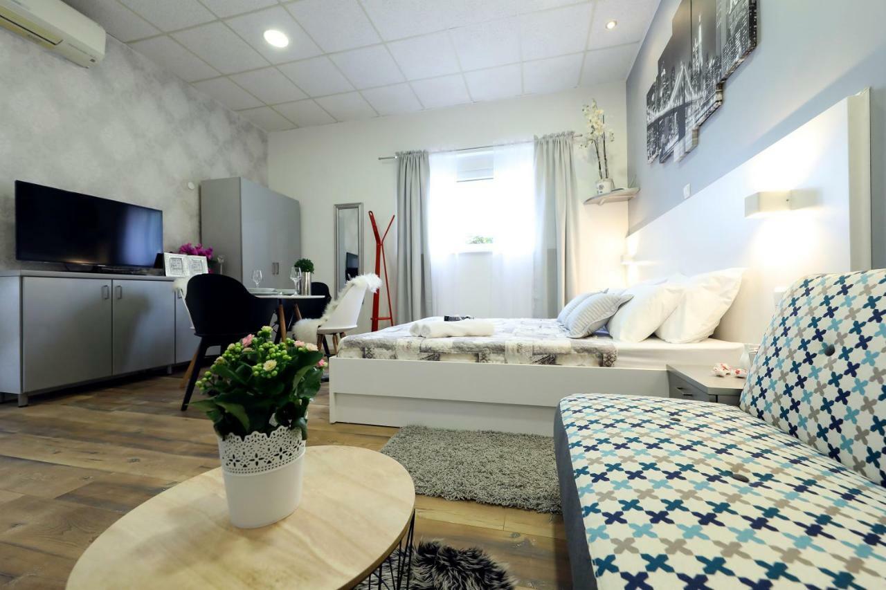 Studio Apartman Summer Flower Zadar Extérieur photo